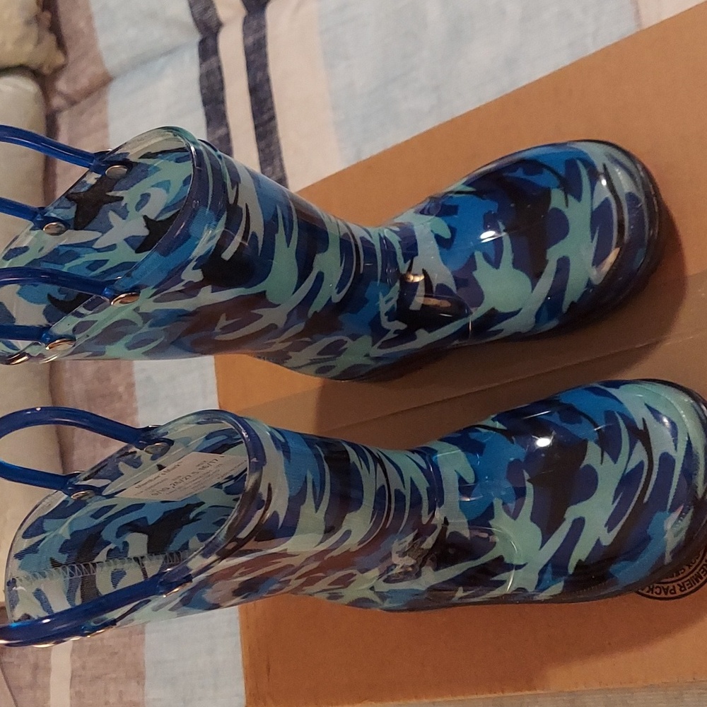NWOT Blue Rain Boots Toddler Sz9/10